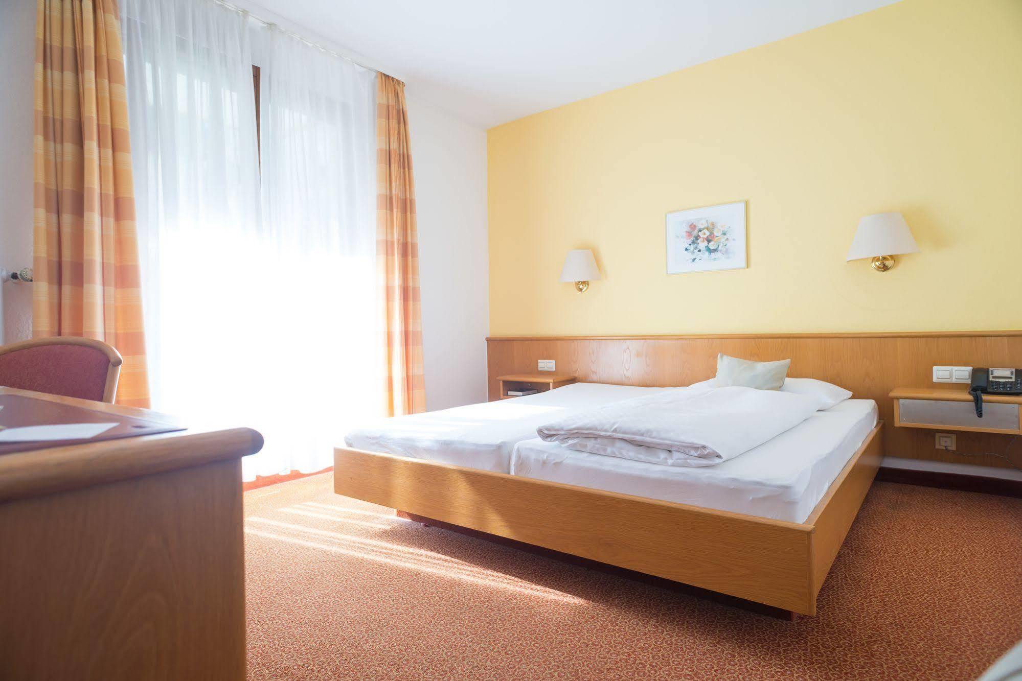 Hirschengarten Hotell Freiburg im Breisgau Eksteriør bilde